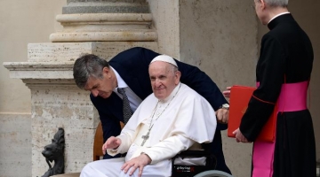 Papa Francesco sta bene e sarà dimesso domani