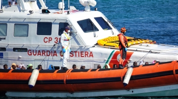 Mediterraneo, Guardia costiera soccorre 1.200 migranti