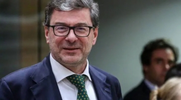 Natalità, Giorgetti: “Diecimila euro di tasse in meno a chi fa figli”