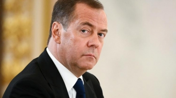 Medvedev: “La Gb si inabisserà nelle profondità del mare”