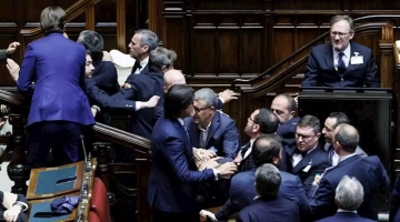 La Camera lo scostamento di bilancio. Forti tensioni in Aula questa mattina