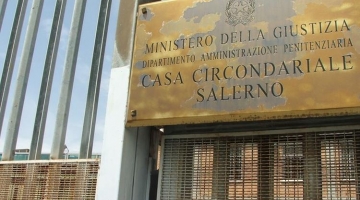 Salerno, 56 indagati per spaccio droga e uso di telefoni in carcere
