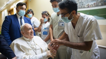 Papa Francesco subirà oggi un nuovo intervento al Gemelli