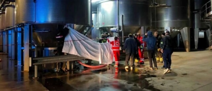 Barese, padre e figlio cadono nella cisterna del vino e muoiono