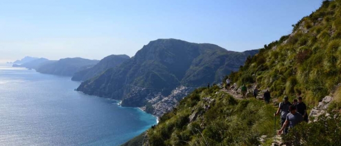 Agerola, dodicenne cade su un sentiero di montagna e muore