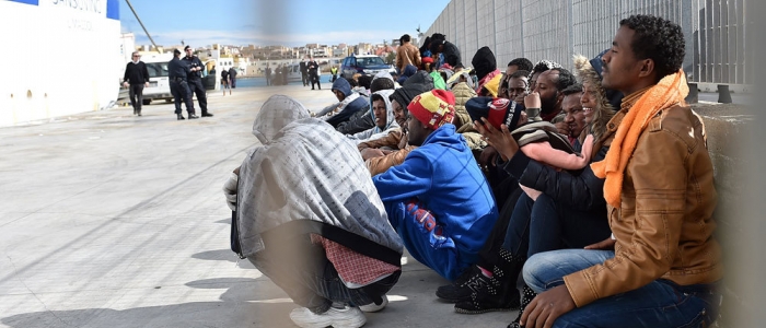 Migranti, rallentano gli sbarchi a Lampedusa per il mare mosso