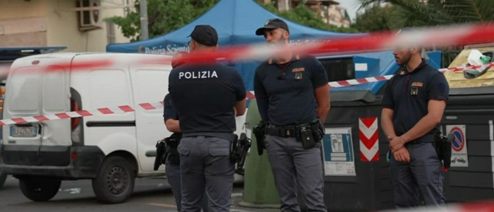 Roma, cadavere di una 17enne vicino ai cassonetti. Fermato coetaneo