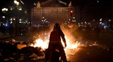 Francia, caos e disordini. Non si esclude lo stato di emergenza