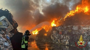 Emergenza incendi a Palermo. Chiuso l’aeroporto di Punta Raisi