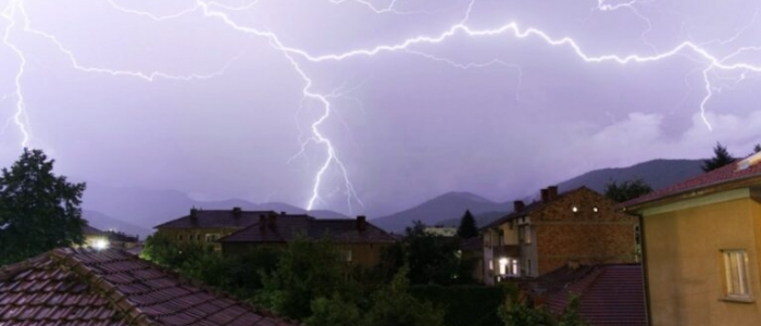 Temporali violenti al Nord. Morta una giovane scout di 16 anni