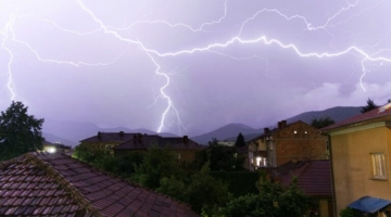 Temporali violenti al Nord. Morta una giovane scout di 16 anni