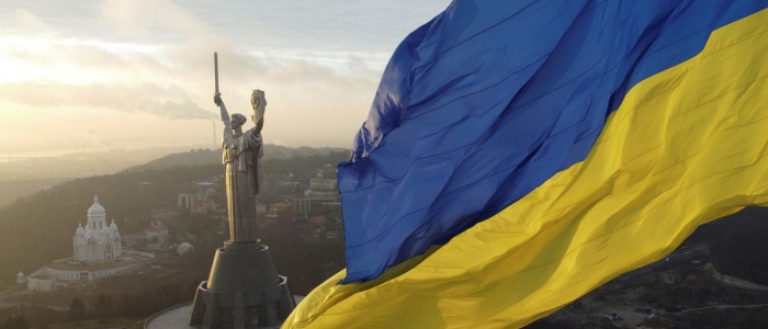 Ucraina, via lo stemma sovietico dalla statua della Madre Patria