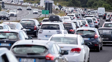 Ferragosto tra caldo intenso e bollino nero per il traffico