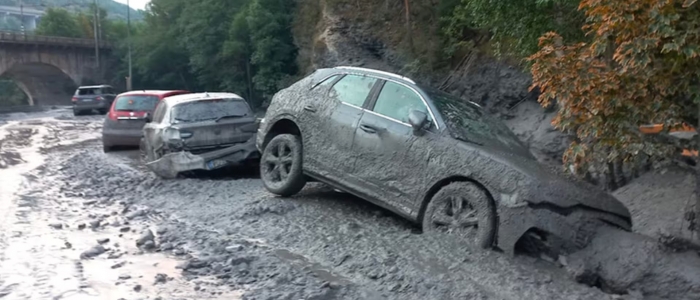 Valle di Susa, nubifragio e tsunami di acqua e fango per le strade