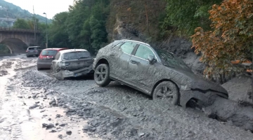 Valle di Susa, nubifragio e tsunami di acqua e fango per le strade