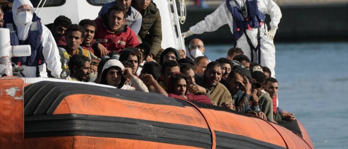 Lampedusa, circa trecento nuovi migranti sbarcati questa notte