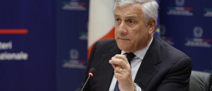 Emergenza migranti, Tajani: “Italia porta peso di intera Europa”