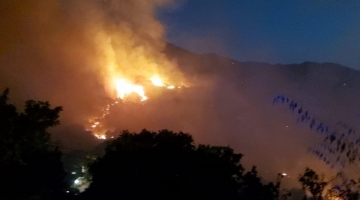 Elba, incendio sull’isola. Evacuate 700 persone