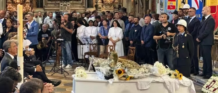 Napoli, più di mille per l’ultimo saluto a Giovanbattista Cutolo