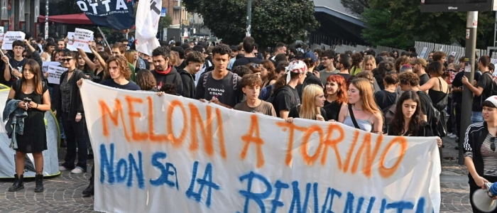 Torino, caos e proteste per la Meloni al Festival delle Regioni