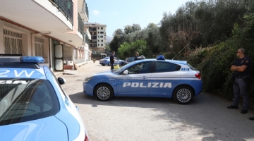 Caserta, ladro di appartamento precipita dal balcone e muore