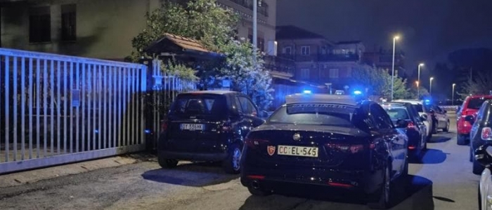 Ancona, uccide l’ex moglie e chiede alla figlia di chiamare i carabinieri