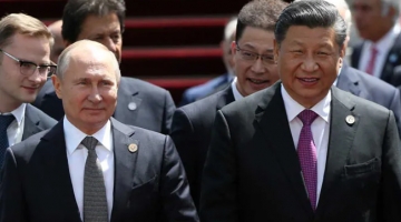 Pechino, Putin incontra Xi Jinping: “Proposta di pace ragionevole”