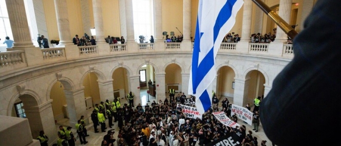 Usa, 500 ebrei protestano contro la guerra a Gaza. Arrestati