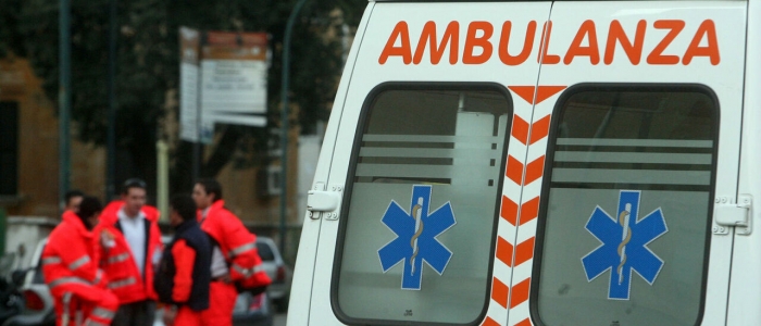 Firenze, inserisce per sbaglio la retromarcia e uccide la nuora