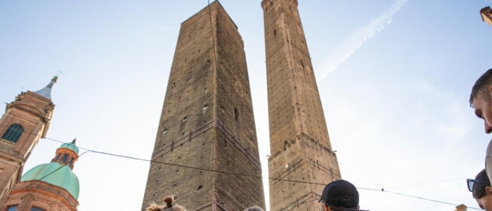 Bologna, torre Garisenda rischia il crollo causa oscillazioni anomale