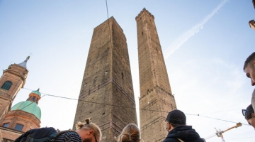 Bologna, torre Garisenda rischia il crollo causa oscillazioni anomale