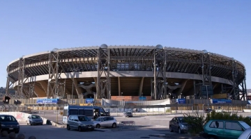 Napoli, muore tentando di scavalcare gli spalti al Maradona
