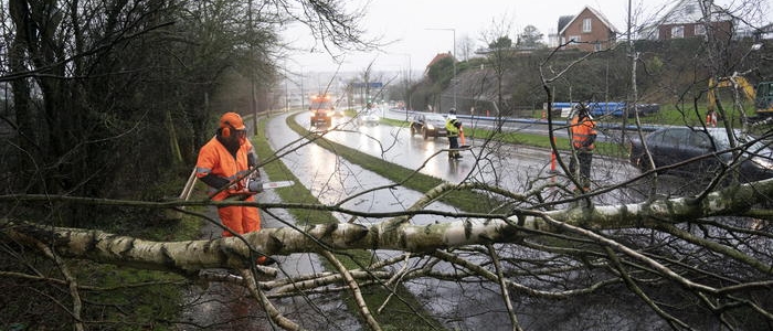 Francia devastata dalla tempesta Ciaran. In arrivo anche in Italia