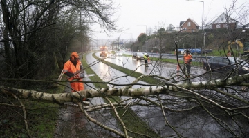 Francia devastata dalla tempesta Ciaran. In arrivo anche in Italia