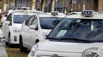 Emergenza taxi, bandi per nuove licenze a Roma, Milano e Napoli