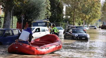 Maltempo in Toscana, 6 morti e 2 dispersi. In migliaia senza corrente