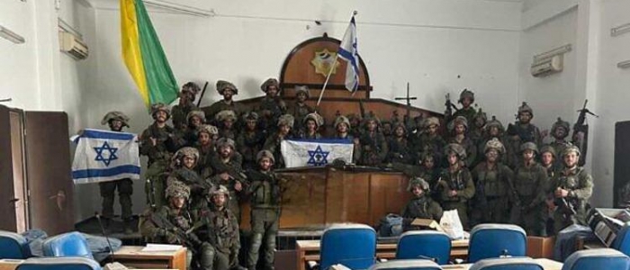 Gaza, truppe israeliane occupano il Parlamento. “Hamas ha perso il controllo”