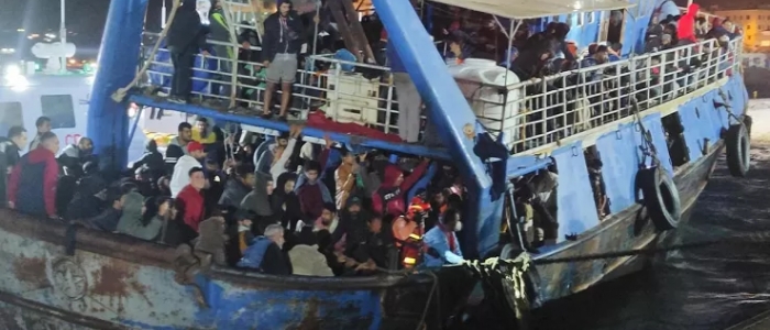 Naufragio a Lampedusa, morta una bimba di 2 anni. 8 dispersi