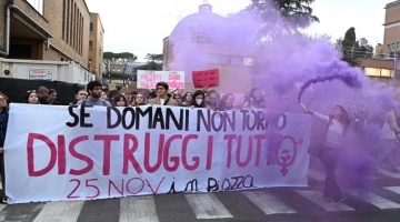 “Facciamo rumore”. No al minuto di silenzio per le vittime di violenza