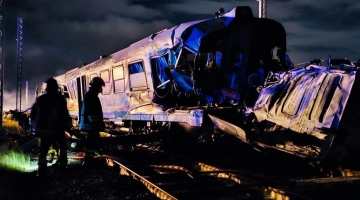 Cosenza, scontro mortale tra un treno regionale e un camion