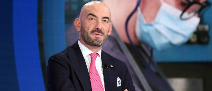 Covid, Bassetti: “Nuovo picco tra Capodanno e inizio gennaio”