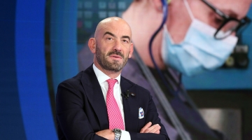 Covid, Bassetti: “Nuovo picco tra Capodanno e inizio gennaio”