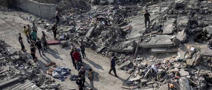 Gaza, nuovo attacco israeliano su campo profughi: 20 morti