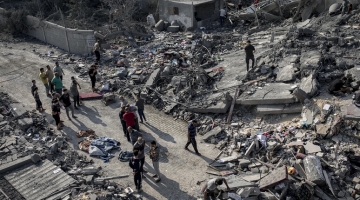 Gaza, nuovo attacco israeliano su campo profughi: 20 morti