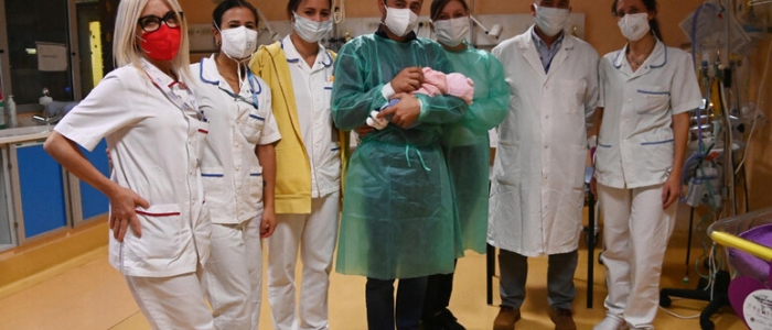 Bologna, torna a casa la bimba nata di appena 800 grammi