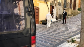 Agrigento, due donne trovate morte nelle proprie case poco distanti