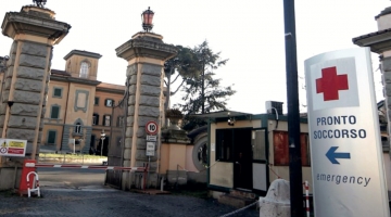 Roma, va al pronto soccorso per un forte mal di gola e muore