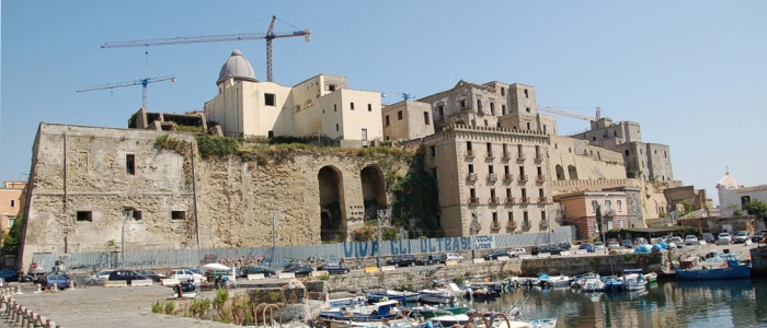 Napoli, 11 arresti per turbativa d’asta e corruzione al Rione Terra