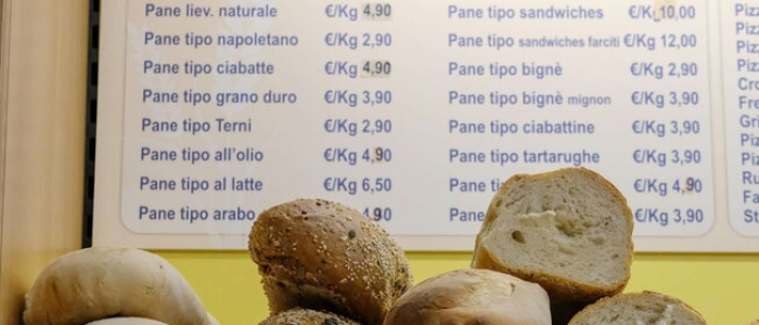 Milano, pezzi di vetro nel pane delle mense di due scuole: indaga la Procura