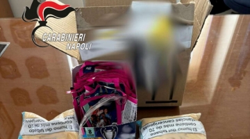 Pompei (Napoli), acquista figurine online e si ritrova a casa eroina pura